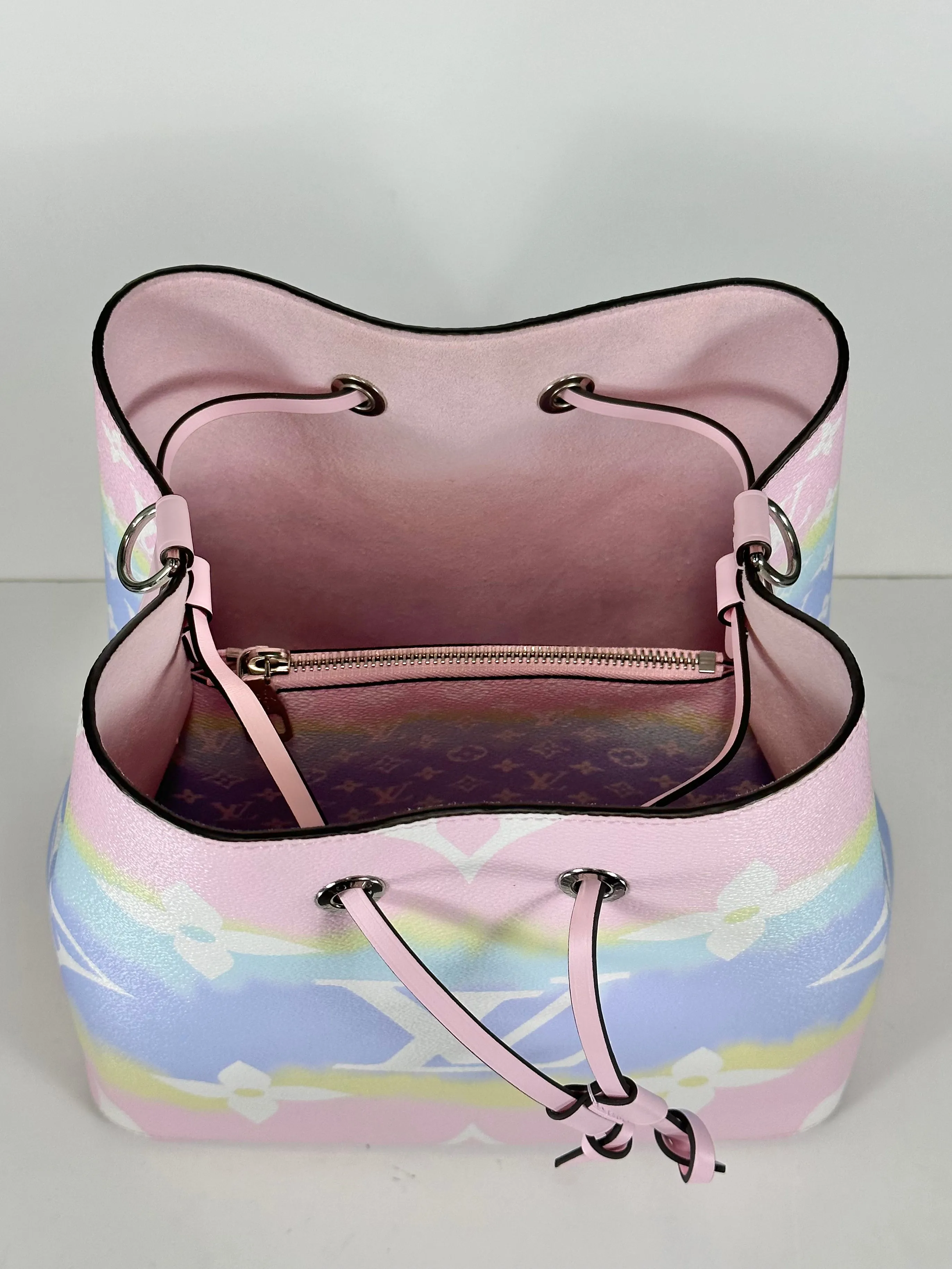 Louis Vuitton Limited Edition Neonoe Lv Escale Mm Pastel handbag