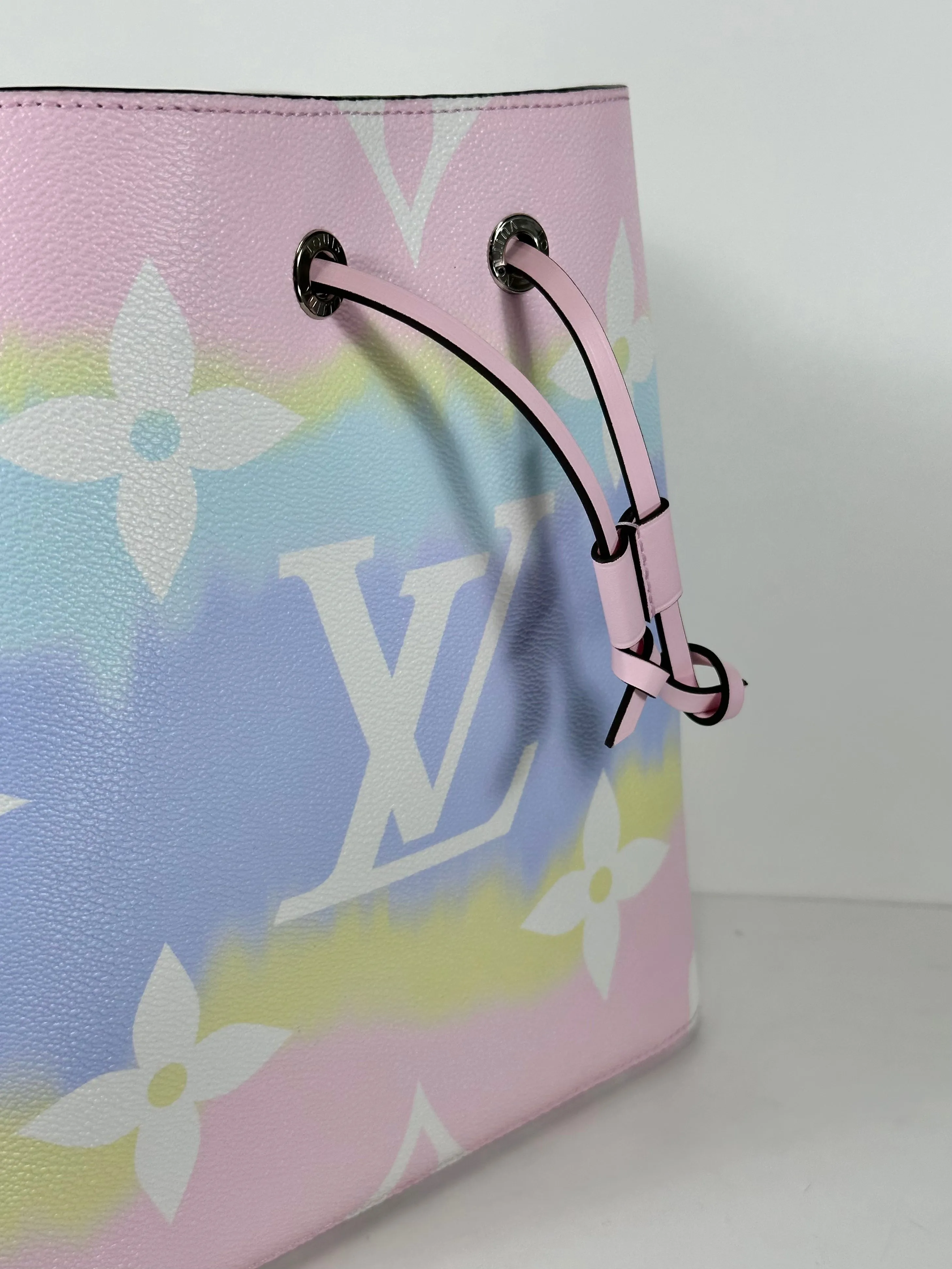 Louis Vuitton Limited Edition Neonoe Lv Escale Mm Pastel handbag